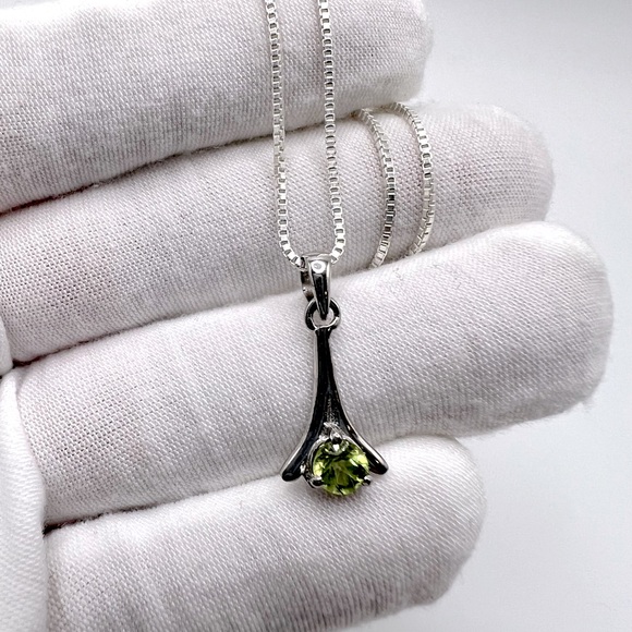 Genuine Peridot .925 Sterling Silver Necklace - Picture 8 of 12